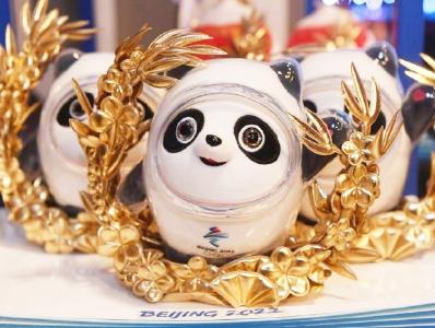 北京冬奥组委独家回应：新春特别版冰墩墩即将上线