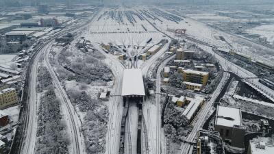 武铁部门积极应对雨雪低温天气