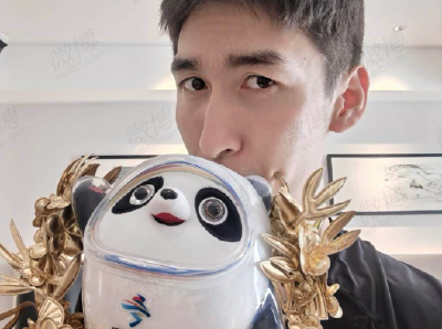 武大靖决定拍卖金色版冰墩墩：所得捐给公益组织