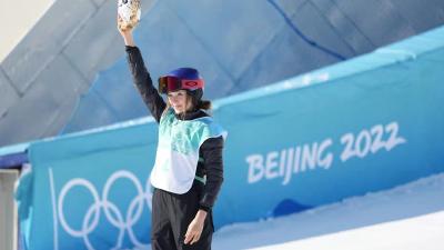 从谷爱凌第三跳到领完“冰墩墩”，现场响起的三首歌大有深意