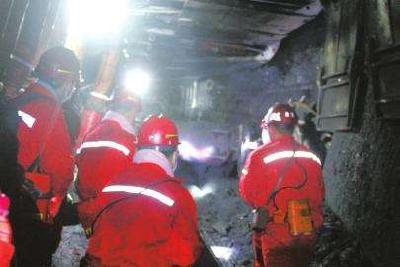 贵州贞丰一煤矿发生顶板垮塌 14人被困