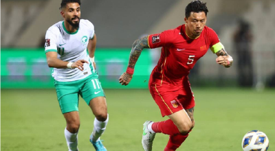 国足1:1战平沙特，小将朱辰杰点球扳平