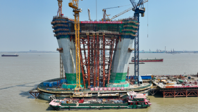 世界在建最大跨度公铁两用斜拉桥 常泰长江大桥6号主塔下横梁浇筑顺利完成