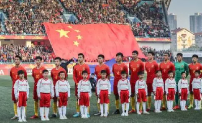 中国男足与U23男足抵达海口，开启14+7隔离