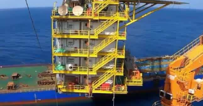 “海基一号”平台海上安装完成 刷新中国海上单体原油生产平台重量纪录