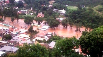 巴西东北部持续降雨 33个城镇进入紧急状态