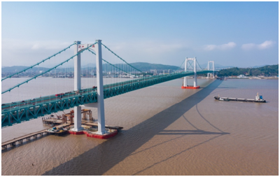 湖北造！世界首座三塔四跨双层钢桁梁悬索桥建成通车