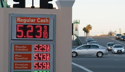 美国汽油价格再次刷新纪录 外媒：或加剧通胀问题