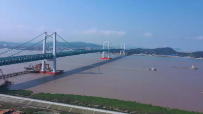 世界首座三塔四跨悬索桥——瓯江北口大桥主桥正式通车