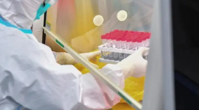 有了症状核酸结果还是阴性 新冠病毒是怎样“逃”过检测的？
