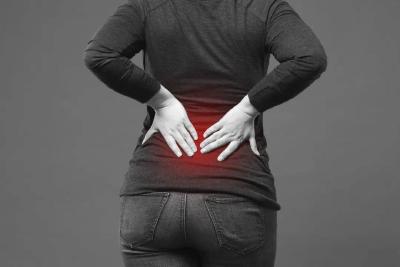 后背疼痛别大意！可能是这些疾病找上门 