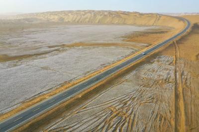 第三条穿越“死亡之海”的沙漠公路，今日通车！