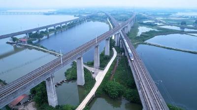 京广高铁京武段时速350公里高标运营首日 武汉站累计发送旅客6.5万人次
