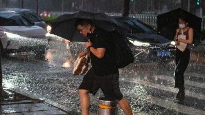 全国进入主汛期，多地演练“如果雨水倒灌地铁”