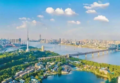 提高总揽全局的战略思维能力