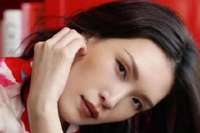 《春日迟迟再出发》顺利收官，“脑性美姐姐”佟晨洁接力挑战《开播！情景喜剧》