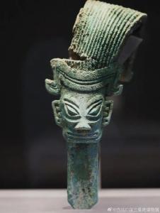文物继续上新！三星堆出土中分发型人像