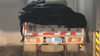 车位被货车“霸占”，得知真相后业主做了件好事