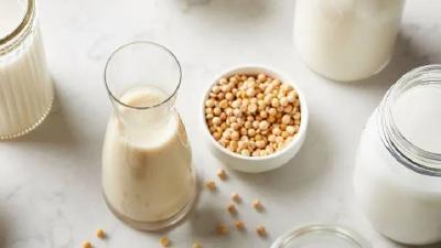 你适合喝牛奶还是豆浆？它们的 10 个共性和 10 个不同
