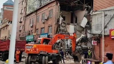 黑龙江伊春：一小区疑似煤气罐爆炸，造成部分房屋坍塌