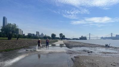 汉口江滩“收复失地”：江水回落，已露出亲水平台