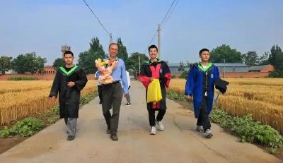没来毕业典礼，三名学生被校长点名了！