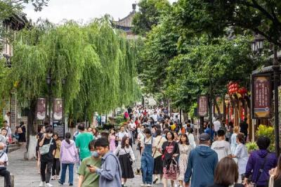 还在犹豫是否旅游？ 多个热门景点都要没地住了