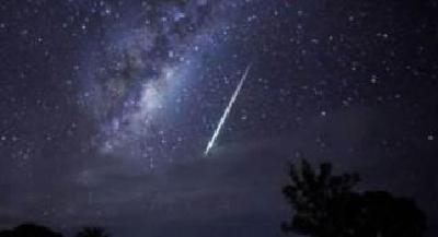 8月天宇：赏年度第三大满月，看英仙座流星雨