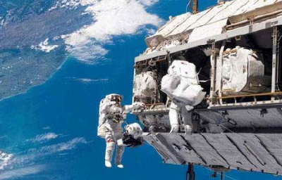 国际空间站宇航服头盔漏水 所有太空行走任务被叫停