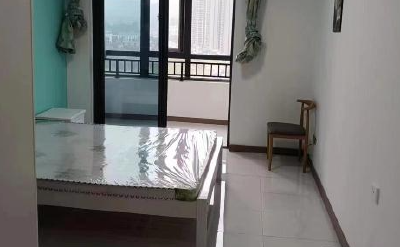 夫妻看新房发现被人装修入住，竟是95后邻居干的