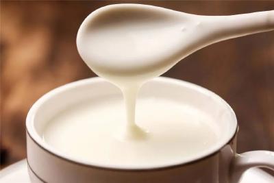 快停下！你常喝的它可能是“假牛奶”，不仅浪费钱还没营养！很多人中招了