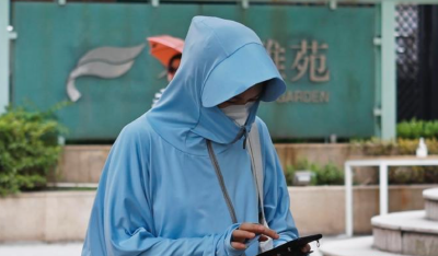 全副“捂”装迎战高温 你身上的防晒衣靠得住吗？