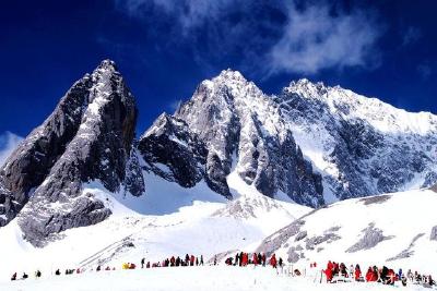 丽江玉龙雪山突发雷击致1人死亡，当地发布通报