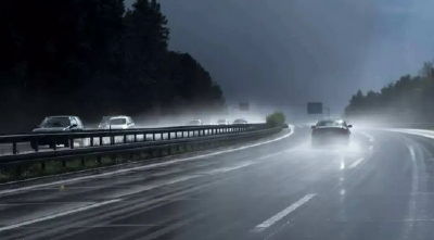 @湖北人 大雾、暴雨等天气影响全国多条道路通行，出门请注意！