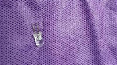 家长疏于看管，儿童“祸从口入” ——挂钩、发光二极管都被“吃”进去了