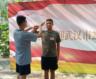 湖北23岁小伙放弃教师编制报名参军：工作可再找，错过当兵会后悔一辈子