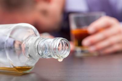 国外专家呼吁：酒饮料包装要贴致癌警示