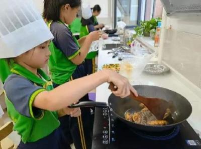 “做菜半小时，剪辑一整天”，劳动应该更纯粹