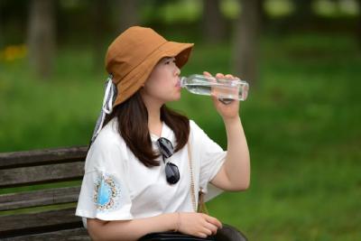 医生提醒：再会过日子，也别用矿泉水瓶放酱醋油！