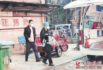 长沙一班主任一次早点名救了学生1家3口