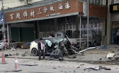 特斯拉突然失控，狂奔两公里致2死3伤！最新回应来了