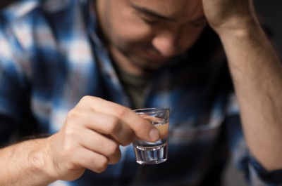 喝酒、吃大蒜能够预防或消灭新冠病毒吗？专家：无任何依据！