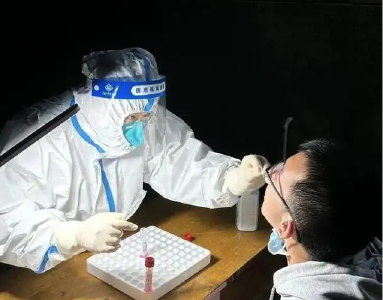 武汉市金银潭医院院长黄朝林：本轮疫情病毒毒力明显下降 全程完成疫苗接种者几无重症病例发生