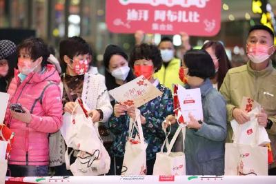 出境游强劲复苏 五一假期首日迎来今年“最高峰”