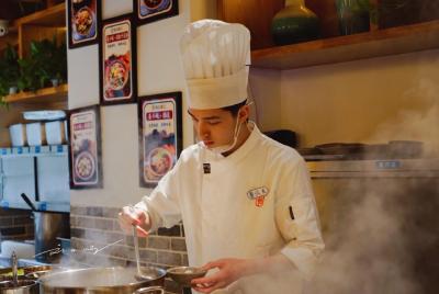 火锅料理师国家职业标准发布 行业老师傅迎新挑战
