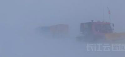 珍贵画面曝光：南极科考队员穿越暴风雪，能见度不足5米！