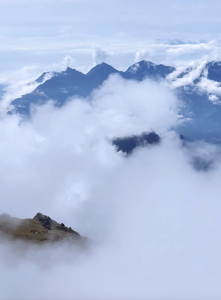 湖北巴东：雨后小神农架，云雾缭绕美如画