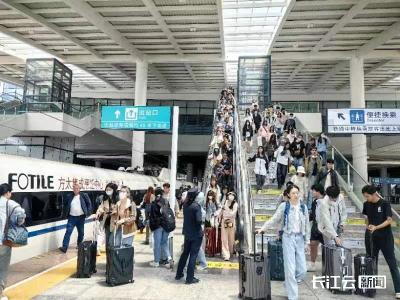 单日发送再创新高 襄阳车站“五一”假期共发送旅客42.1万人次