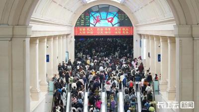 五一假期首日武铁预计发送旅客105万人次 创同比最高纪录