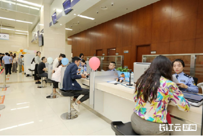 武汉东湖高新公安推出“六一”儿童节办证专场